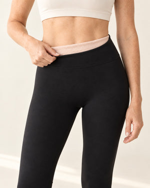 CloudSoft Fleece-Lined Legging in Black – detail | Velvetella