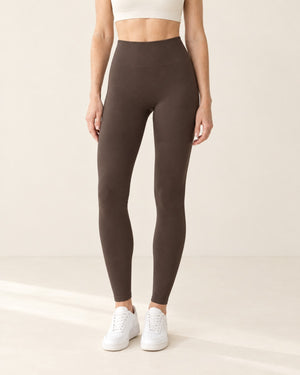 CloudSoft Fleece-Lined Legging in Coffee – front | Velvetella