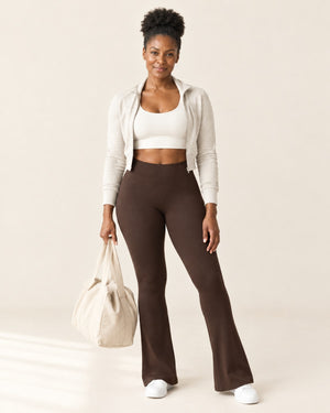 Sculpt Scrunch Flare Pant with Pockets in Brown – full look | Velvetella
