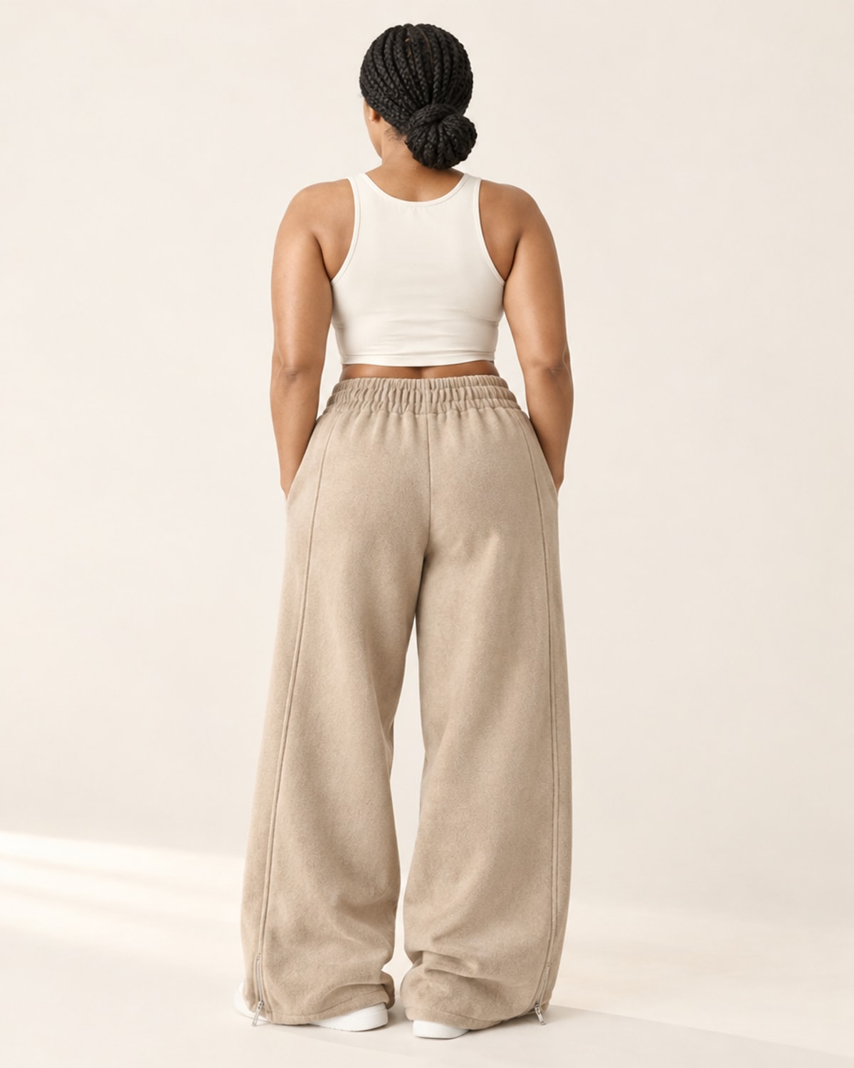 Studio Wide-Leg Sweatpant in Khaki – back | Velvetella