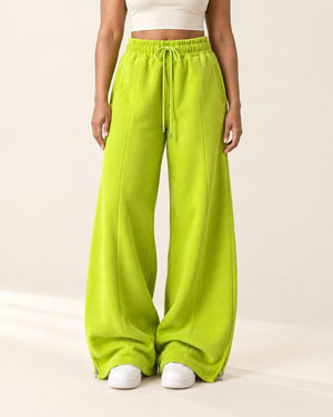Studio Wide-Leg Sweatpant in Lime – front | Velvetella