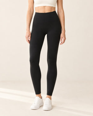 CloudSoft Fleece-Lined Legging in Black – front | Velvetella