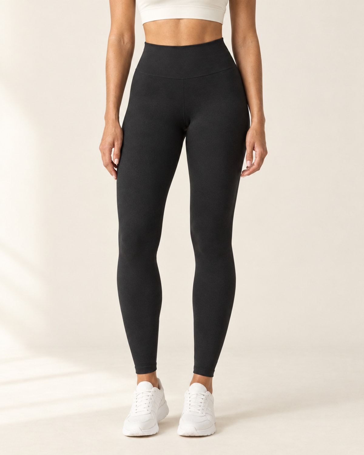 Sculpt Lift Legging in Black – front | Velvetella