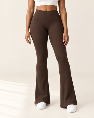 Sculpt Scrunch Flare Pant with Pockets in Brown – front | Velvetella