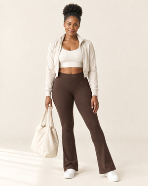 Sculpt Scrunch Flare Pant with Pockets in Cocoa – full look | Velvetella