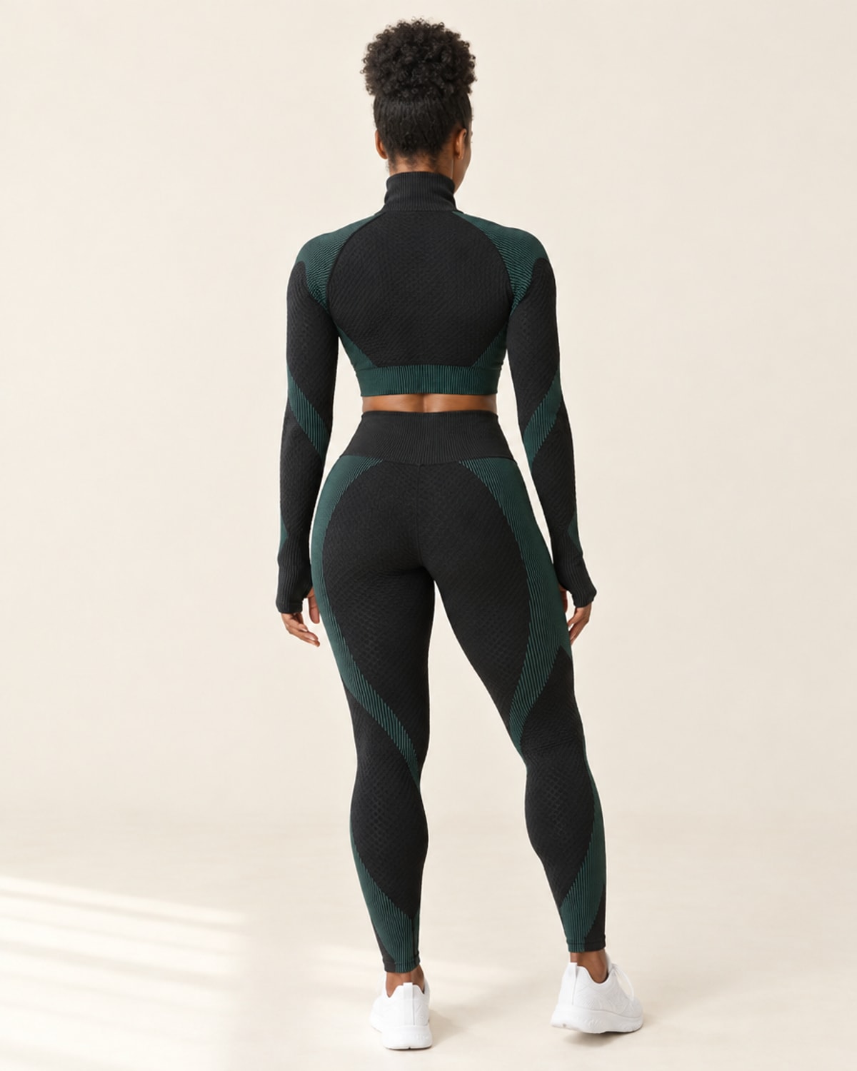 Seamless 3-Piece Set in Black Forest – back | Velvetella