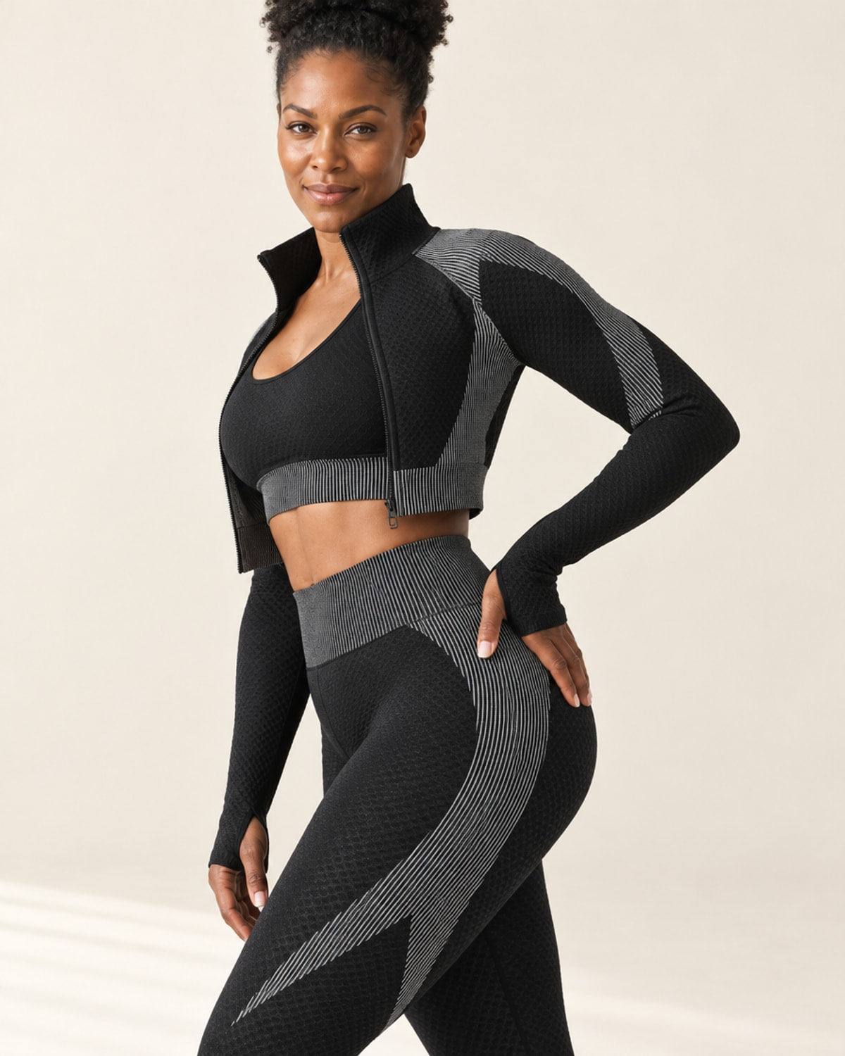 Seamless 3-Piece Set in Black Grey – feature | Velvetella