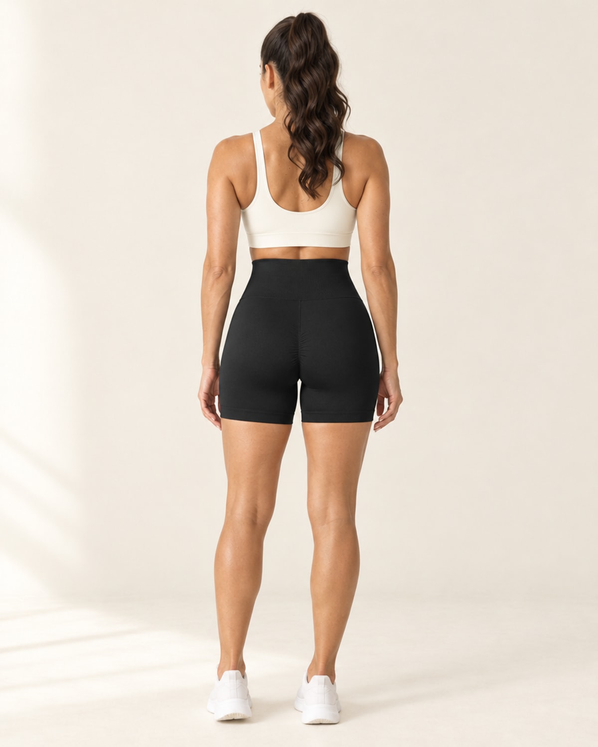 Seamless Scrunch Short in Black – back | Velvetella