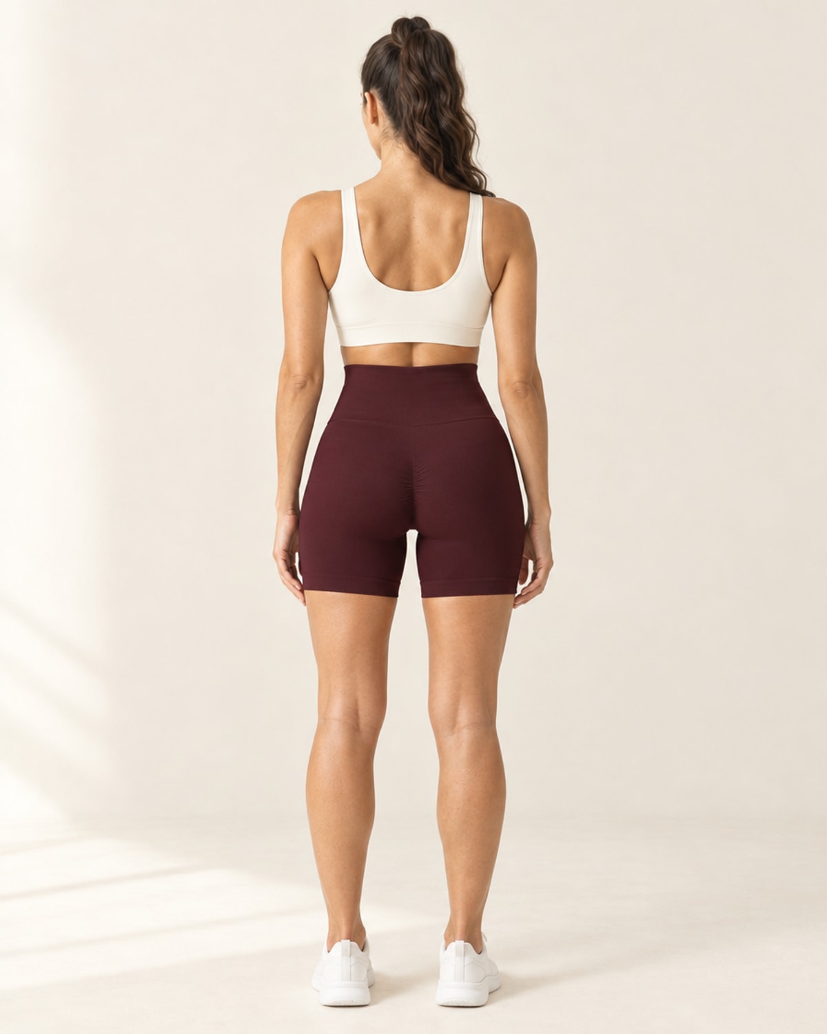 Seamless Scrunch Short in Burgundy – back | Velvetella
