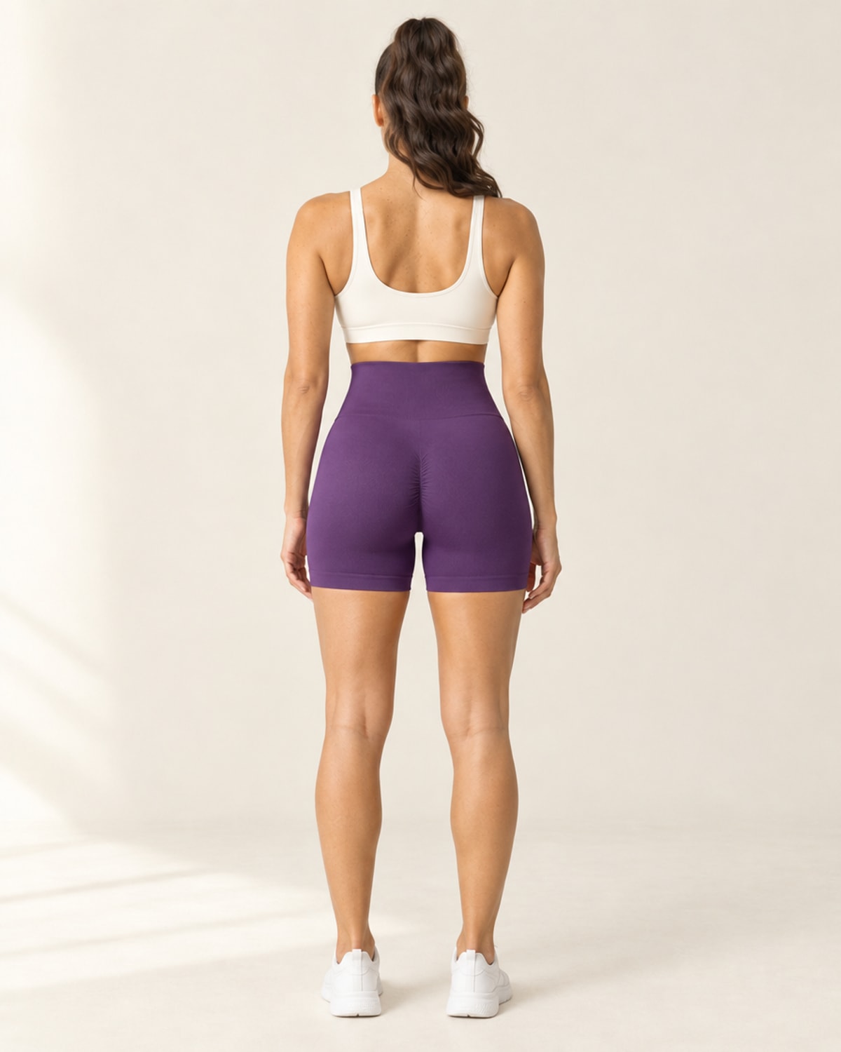 Seamless Scrunch Short in Dark Purple – back | Velvetella