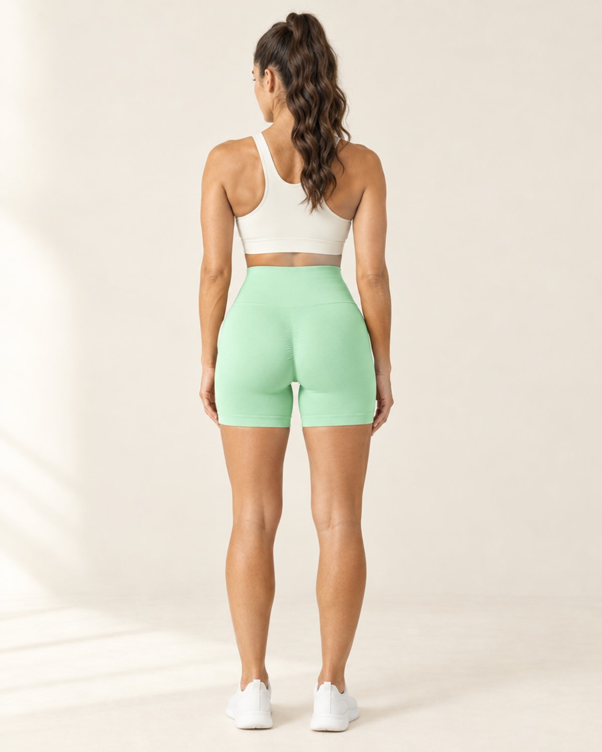 Seamless Scrunch Short in Light Green – back | Velvetella