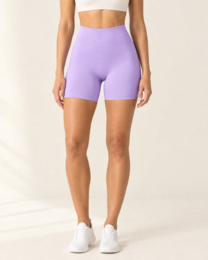 Seamless Scrunch Short in Light Purple – front | Velvetella