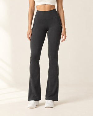 Studio Pocket Bootcut Pant in Graphite Gray – front | Velvetella