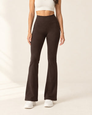 Studio Pocket Bootcut Pant in Pine Coconut Coffee – front | Velvetella