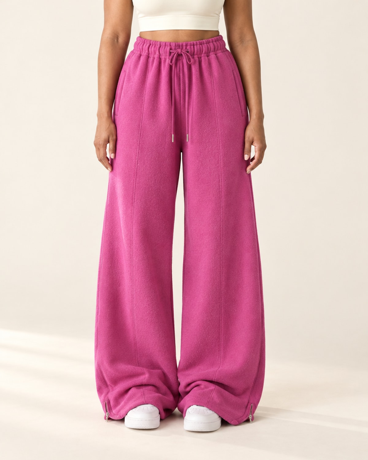 Studio Wide-Leg Sweatpant in Fuchsia – front | Velvetella