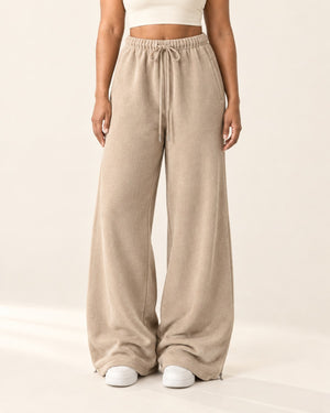 Studio Wide-Leg Sweatpant in Khaki – front | Velvetella