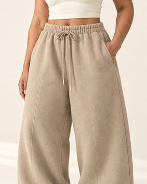 Studio Wide-Leg Sweatpant in Khaki – detail | Velvetella