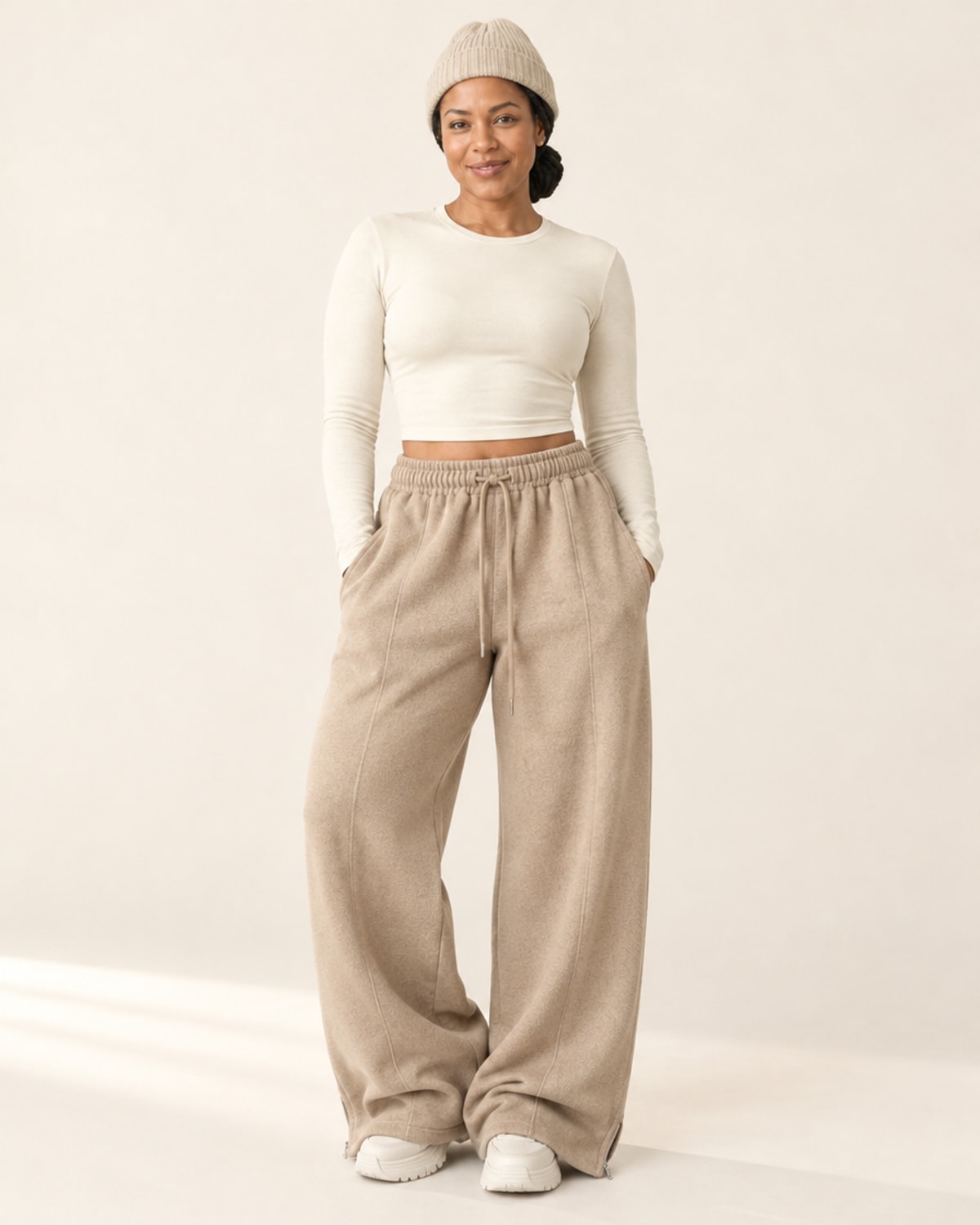 Studio Wide-Leg Sweatpant in Khaki – full look | Velvetella