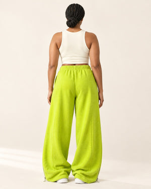Studio Wide-Leg Sweatpant in Lime – back | Velvetella